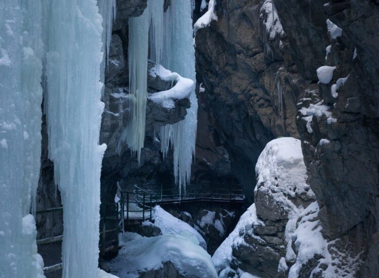 Eisvorhang in der Beritachklamm